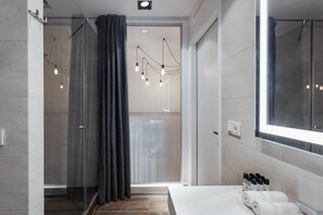 Apartment, 2 Bedrooms | Bathroom | Shower, rainfall showerhead, free toiletries, hair dryer - Royal Apartment Primorskiy bulvar 1 (Odesa)