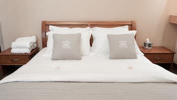 Apartment, 3 Bedrooms | 3 bedrooms, iron/ironing board, free WiFi, bed sheets