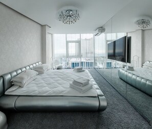 Suite, 1 Schlafzimmer, Meerblick | Minibar, individuell eingerichtet, Schreibtisch