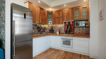 Apartment, 2 Bedrooms, Terrace | Private kitchen | Full-size fridge, microwave, oven, stovetop