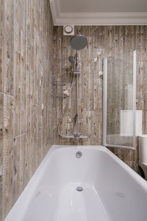 Apartment, 2 Schlafzimmer, Terrasse | Komfortbadewanne