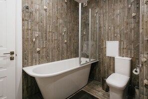 Apartment, 2 Bedrooms, Terrace | Deep-soaking bathtub - Royal Apartment Zhukovskogo 9 (Odesa)
