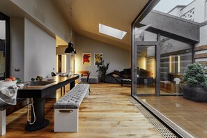 皇家顶层房 | 客厅 | 智能电视