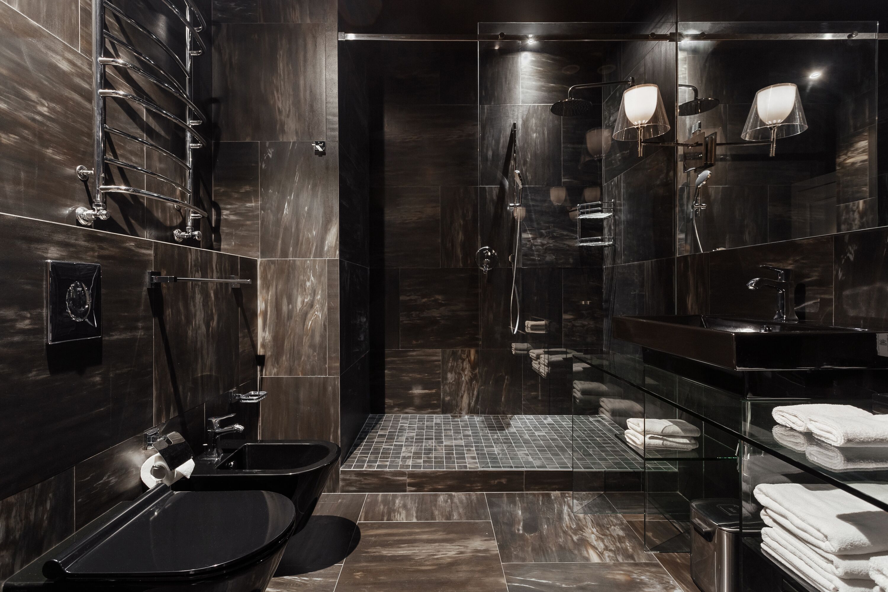 Apartment, 3 Bedrooms, Balcony | Bathroom | Shower, rainfall showerhead, free toiletries, hair dryer