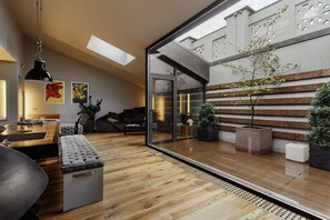 皇��家顶层房 | 客厅 | 智能电视