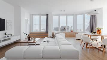 Royal Penthouse | Hypo-allergenic bedding, minibar, individually decorated