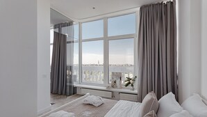Căn hộ, 1 phòng ngủ, hiên | Bộ đồ giường kháng dị ứng, minibar, bàn