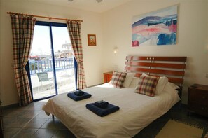 2 bedrooms, in-room safe, iron/ironing board, free WiFi