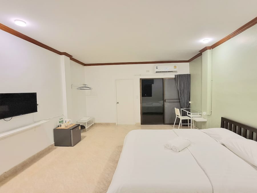 Quarto casal standard | Escrivaninha, Wi-Fi de cortesia, roupa de cama