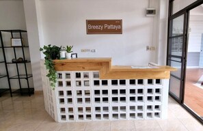 Reception - Breezy Pattaya (Pattaya)