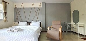 Superior Double Room | Desk, free WiFi, bed sheets - EEC Home North Pattaya - Naklua (Pattaya)