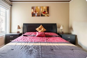 1 bedroom, iron/ironing board, WiFi, bed sheets - Twinview executive one-bedroom suite (Victoria)