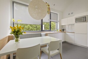 Apartment, 2 Bedrooms, Terrace | Private kitchenette | Microwave, stovetop, dishwasher, highchair - Apartament Nadmorski Luksus - Boulevard (Ustronie Morskie)