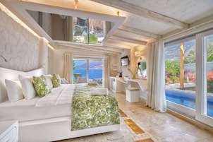 Superior Room with Private Pool | Hypo-allergenic bedding, Select Comfort beds, minibar, in-room safe