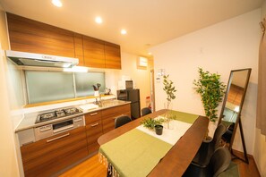 2 Schlafzimmer, Bügeleisen/Bügelbrett, kostenloses WLAN