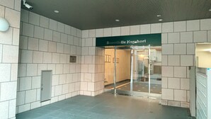 A clean, modern lobby with a sign for 'BeautiBelle Nagahori'. - Beau Belle Nagahori 902 (Osaka)