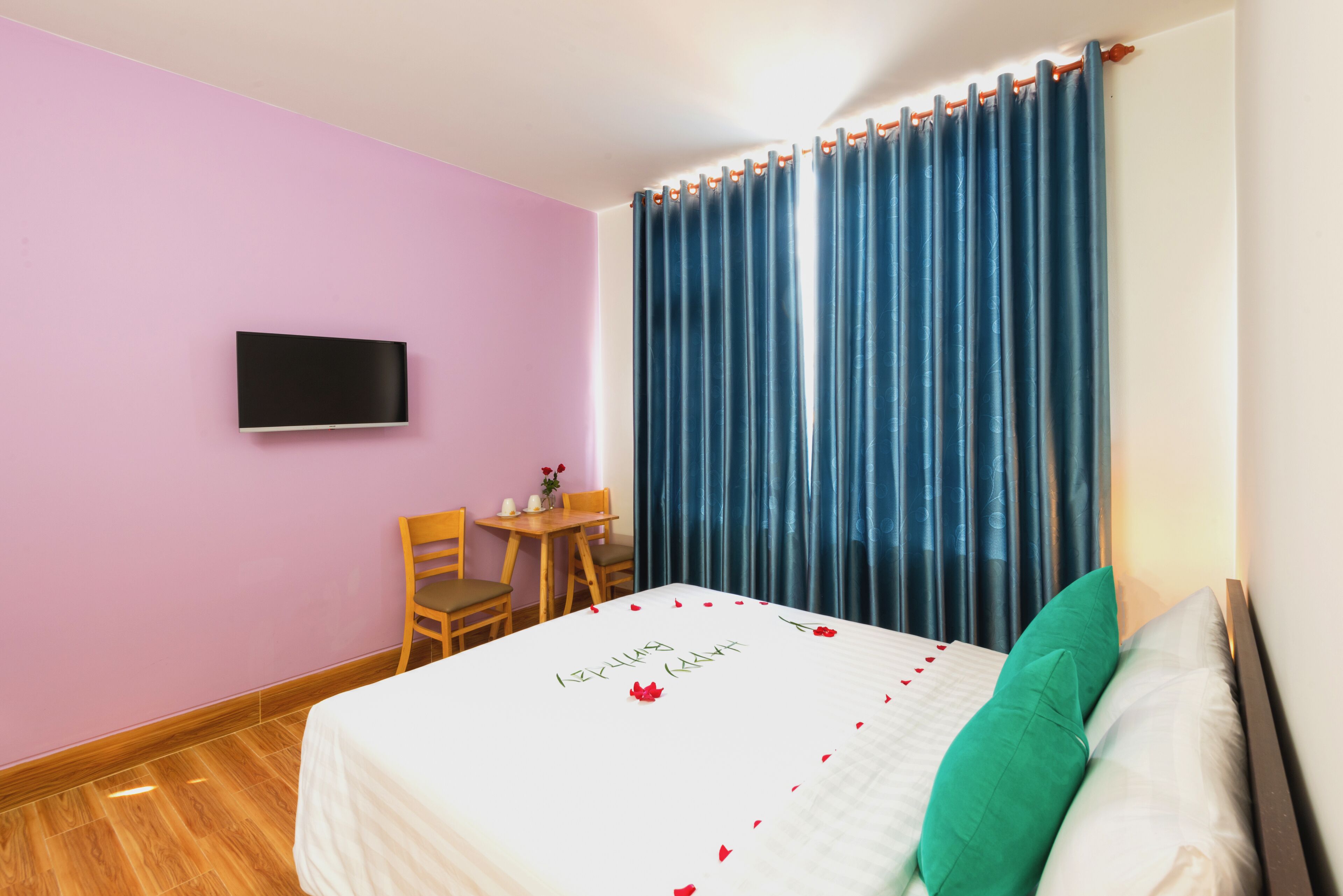 Iron/ironing board, free WiFi