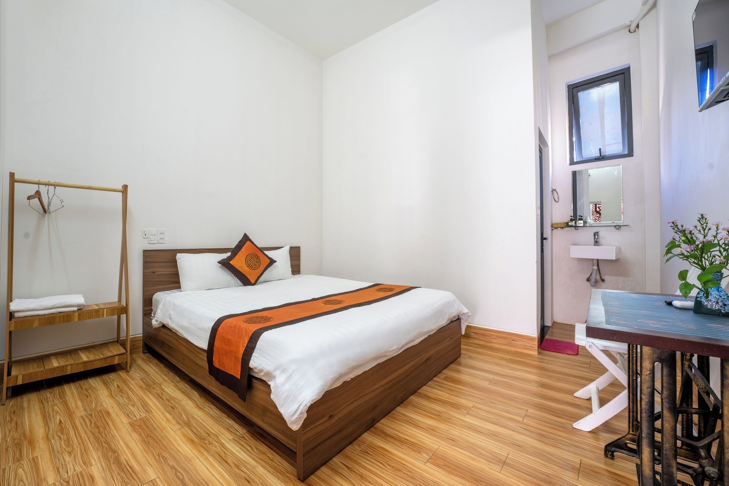 Habitación individual | Minibar, escritorio, tabla de planchar con plancha y wifi gratis 