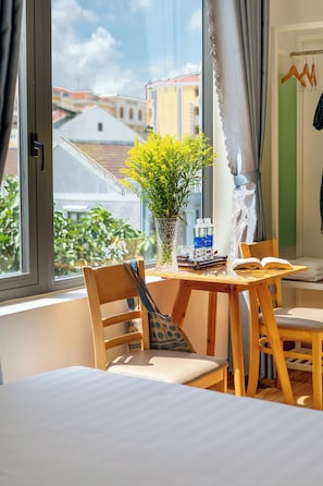 Quarto triplo, vista para a cidade | Vista do quarto