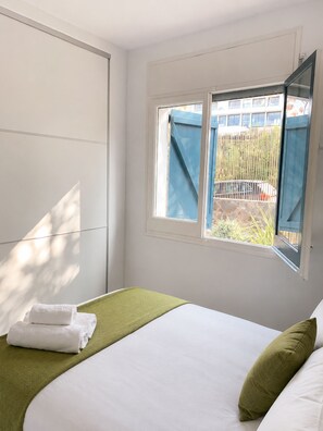 4 bedrooms, iron/ironing board, internet, bed sheets - Paradise Silvia, Detached villa with private pool near Sitges (Sant Pere de Ribes)