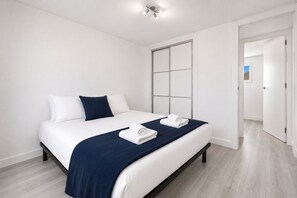 4 dormitorios, tabla de planchar con plancha, Internet y ropa de cama