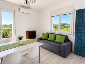 TV - Paradise Silvia, Detached villa with private pool near Sitges (Sant Pere de Ribes)