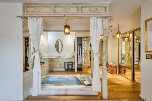   Charming Vacation Home 