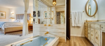 Charming vacation home near the ocean. Private and gated.
