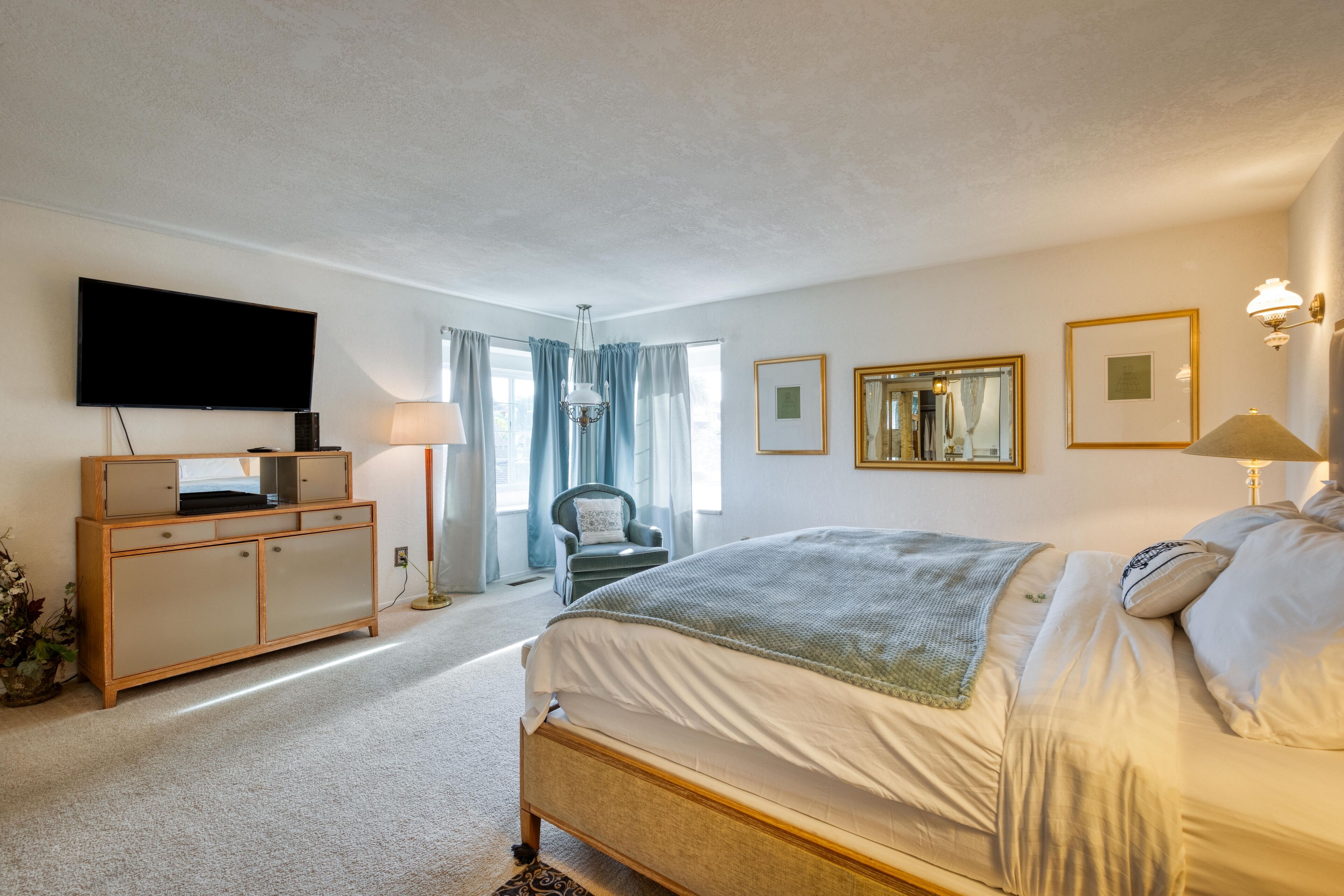 3 Schlafzimmer, Schreibtisch, Bügeleisen/Bügelbrett, WLAN