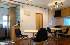 Private Vacation Home | In-room dining
