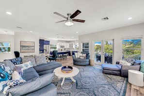 Smart TV, table tennis, books - Upscale waterfront home, private pool, beautiful views! (Anna Maria)