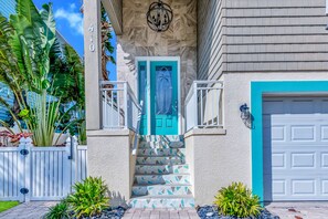 Exterior detail - Upscale waterfront home, private pool, beautiful views! (Anna Maria)