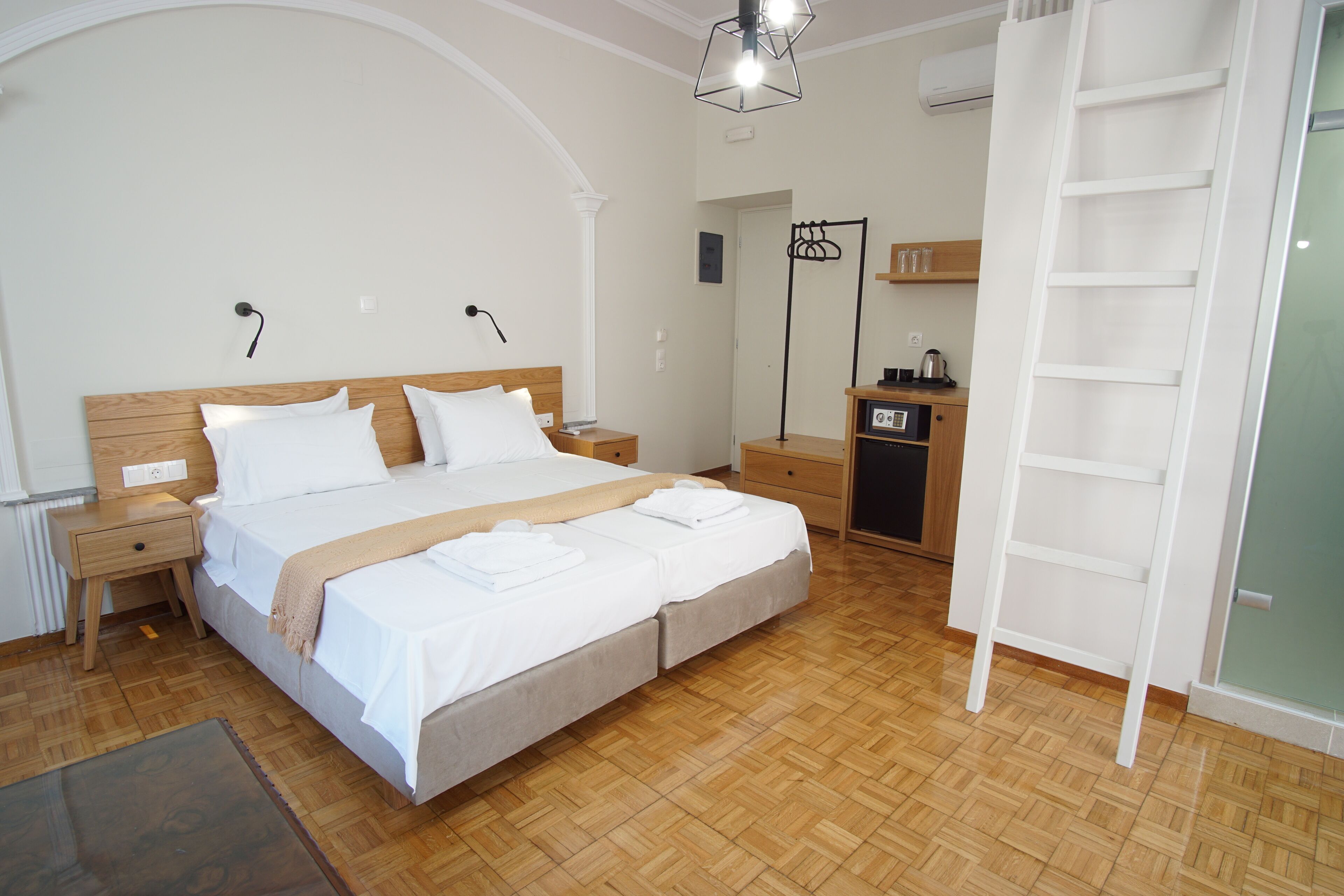 1 chambre, coffres-forts dans les chambres, fer et planche à repasser