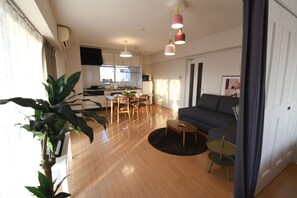 Apartment | Living area | TV - Beau Belle Nagahori 1002 (Osaka)