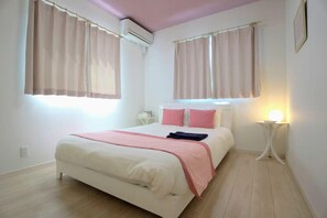 3 عدّة غرف نوم وواي فاي مجانًا وملاءات أسرّة