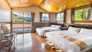 Quadruple room with balcony | Free WiFi, bed sheets - Qing Jing Star Home Stay (Ren'ai)