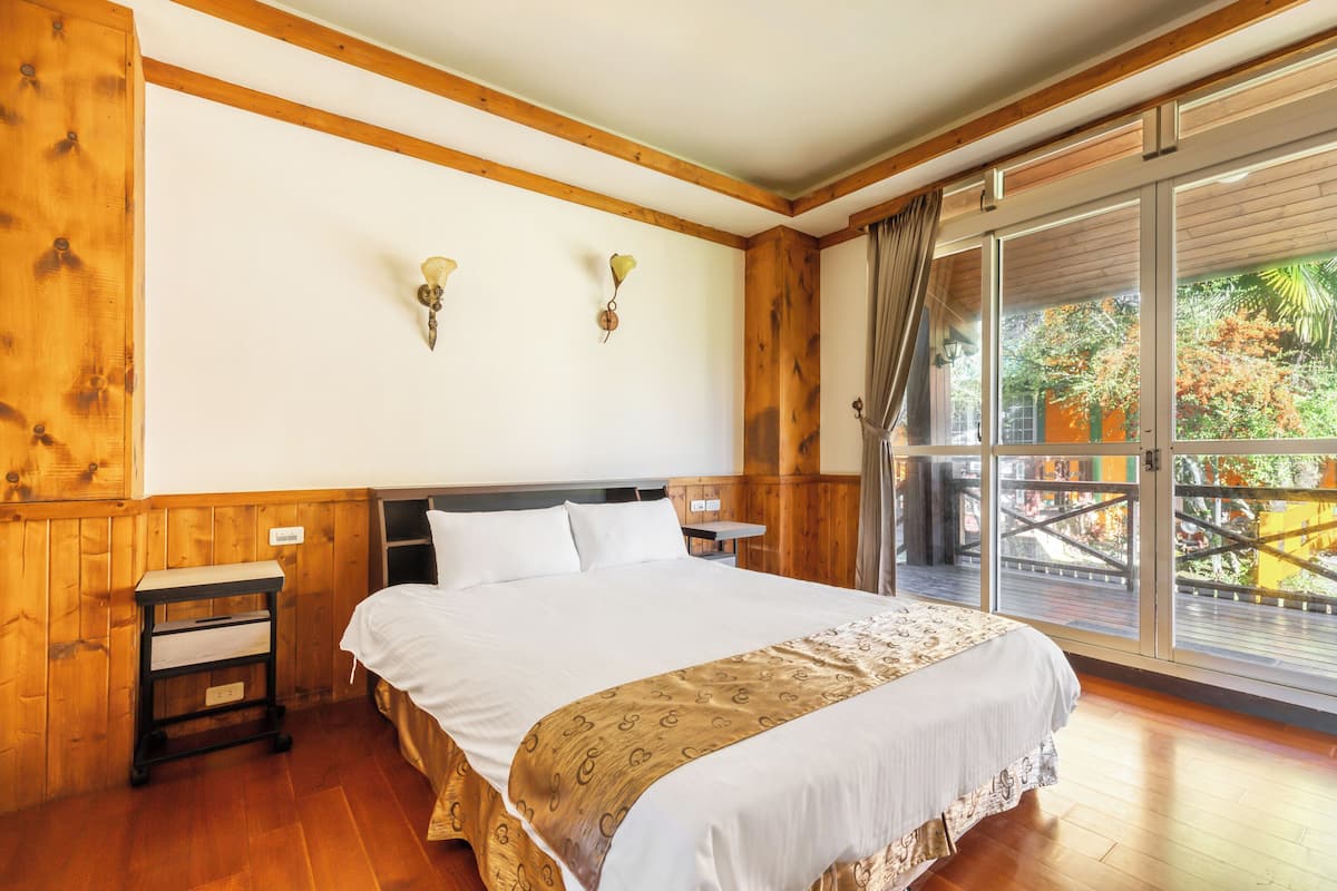 Large family room | 1 bedroom, free WiFi, bed sheets