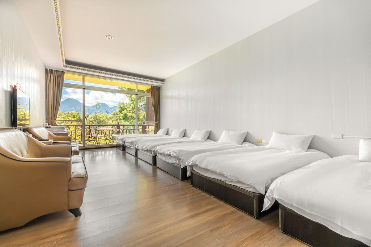 Family room with mountain view | 1 bedroom, free WiFi, bed sheets