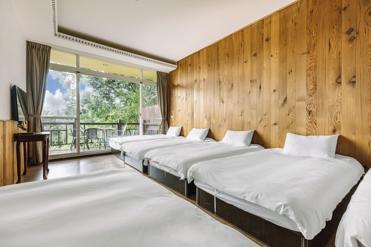 Deluxe family room | 1 bedroom, free WiFi, bed sheets