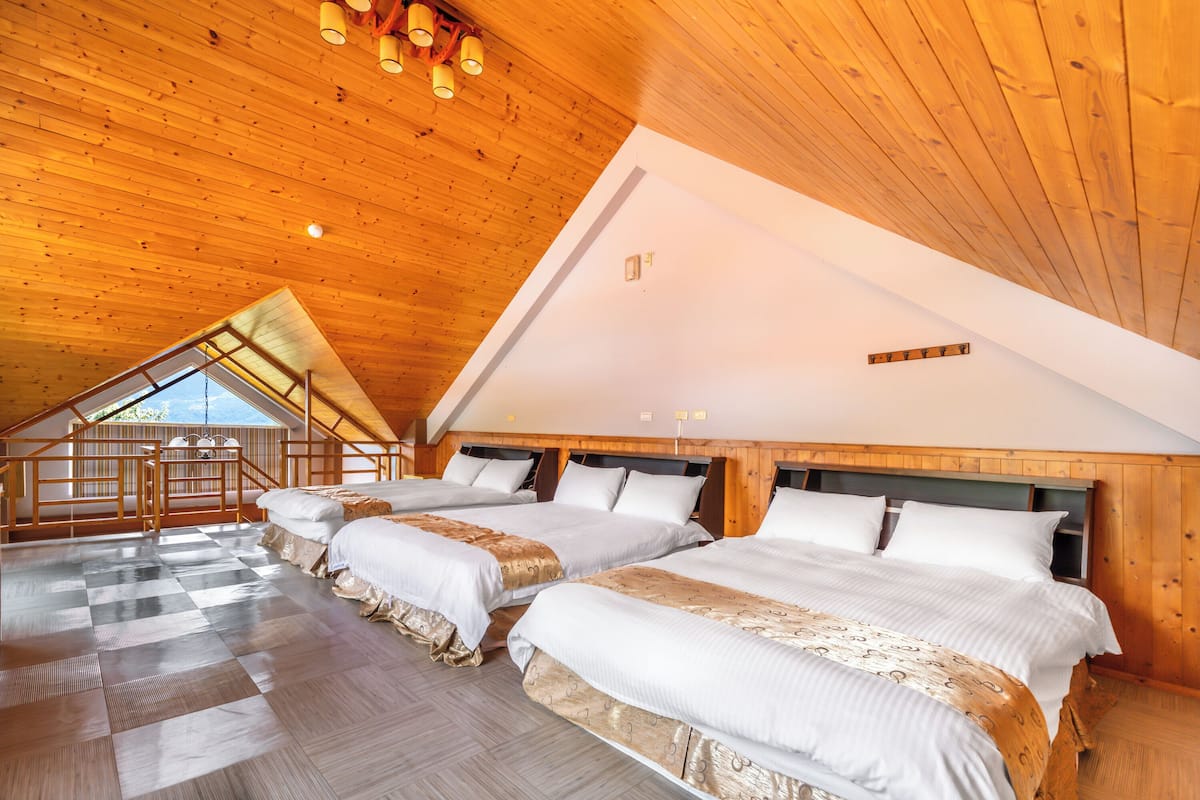 Extra Large family Suite | 1 bedroom, free WiFi, bed sheets