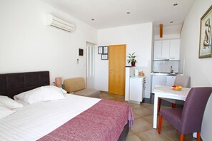 Suite estudio clásica | Cortinas blackout, tabla de planchar con plancha y wifi gratis