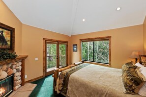 7 bedrooms, WiFi, bed sheets - Evergreen Manor by Destination Big Bear: Massive Luxury Retreat Close to Both Ski Resorts! Private Hot Tub! Game Room! (Big Bear Lake)