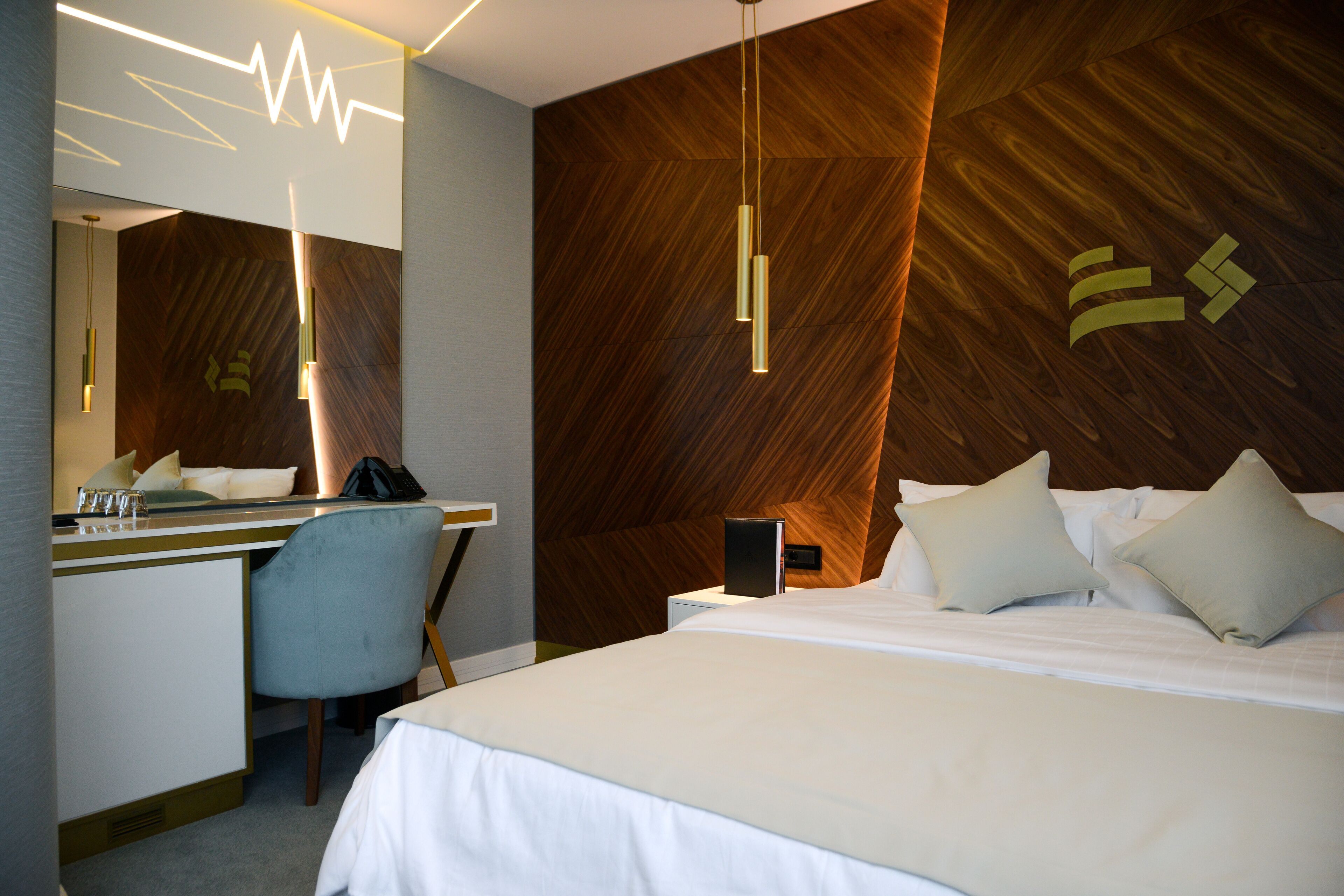 standard double room | 1 bedroom, minibar, in-room safe, desk