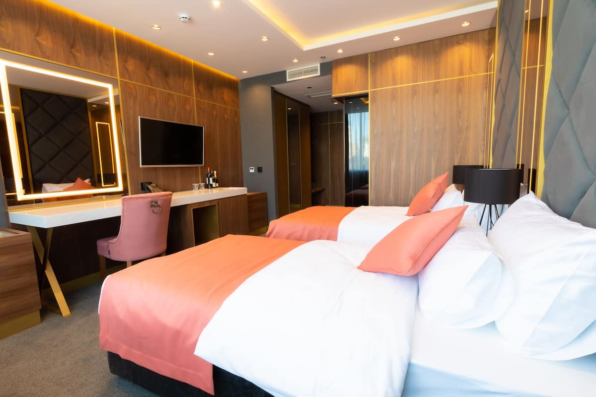Standard Twin Room | 1 bedroom, minibar, in-room safe, desk