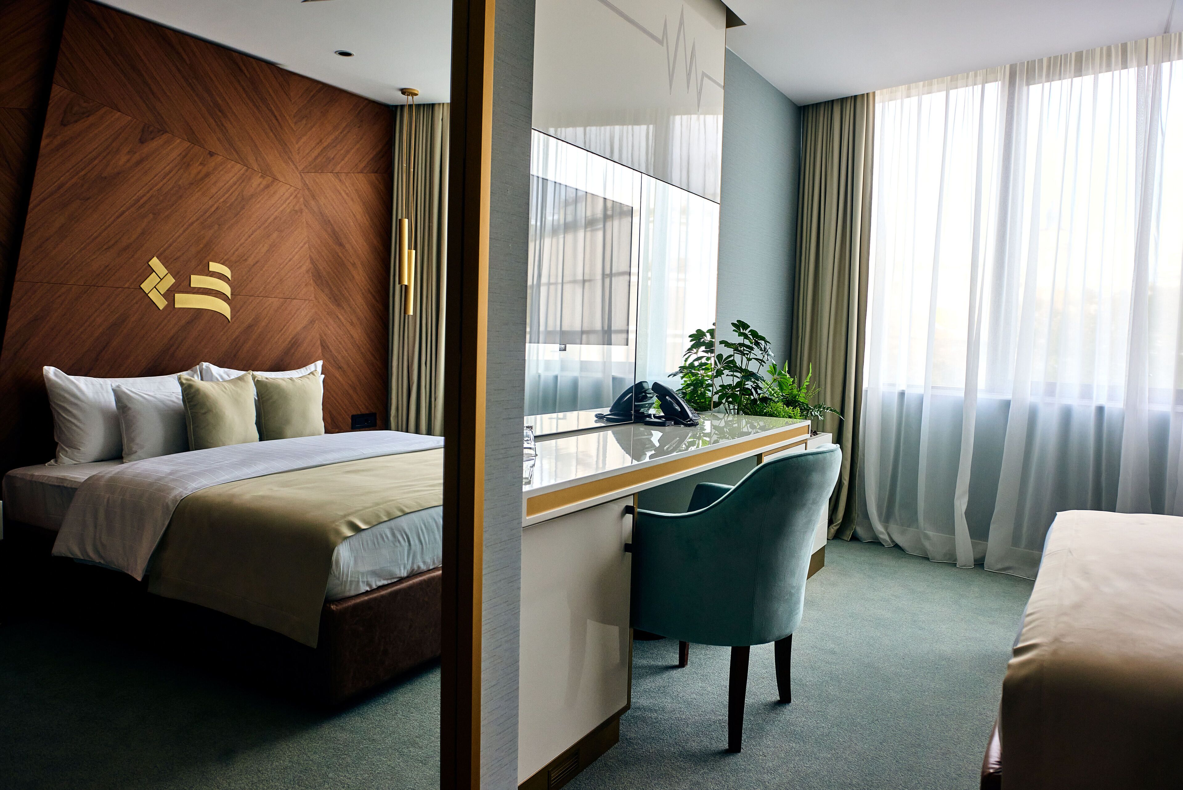 standard double room | 1 bedroom, minibar, in-room safe, desk