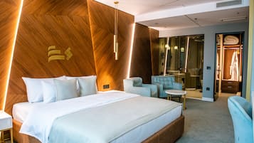 Superior Double Room | 1 bedroom, minibar, in-room safe, desk
