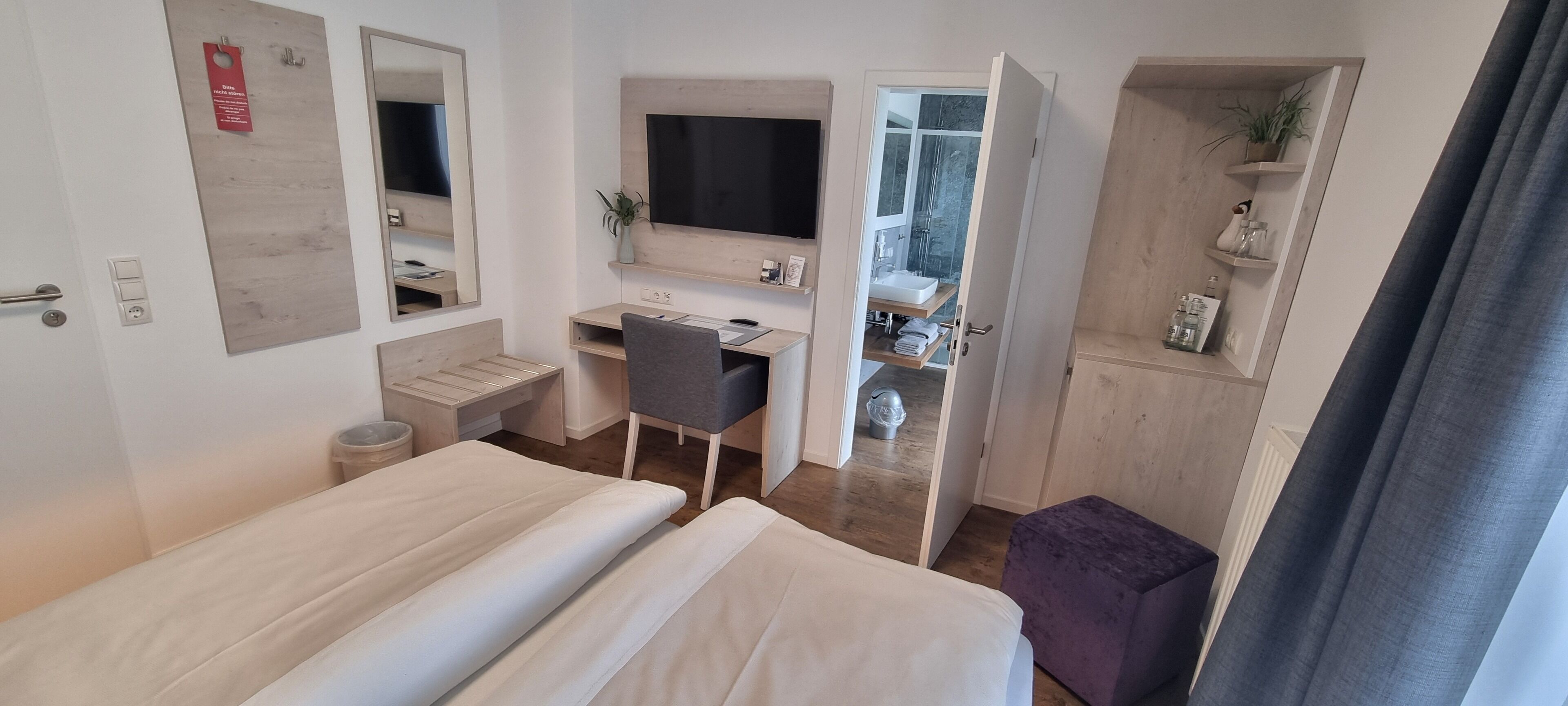 deluxe double room | in-room safe, desk, free wifi, bed sheets