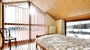 Rumah | 2 kamar tidur dan dilengkapi dengan perabotan berbeda-beda