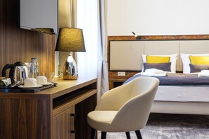 In-room safe, desk, blackout drapes, iron/ironing board - Dream Boutique Aparthotel (Kraków)