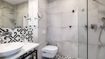 Separate bathtub and shower, free toiletries, hair dryer, bathrobes